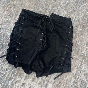 Lace up hot short